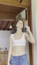 Cargar y reproducir el video en el visor de la galería, Amelia Chain Earrings
