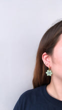 Cargar imagen en el visor de la galería, Flower Plus Earrings
