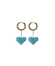 Cargar imagen en el visor de la galería, Aretes de corazón con cadena 
